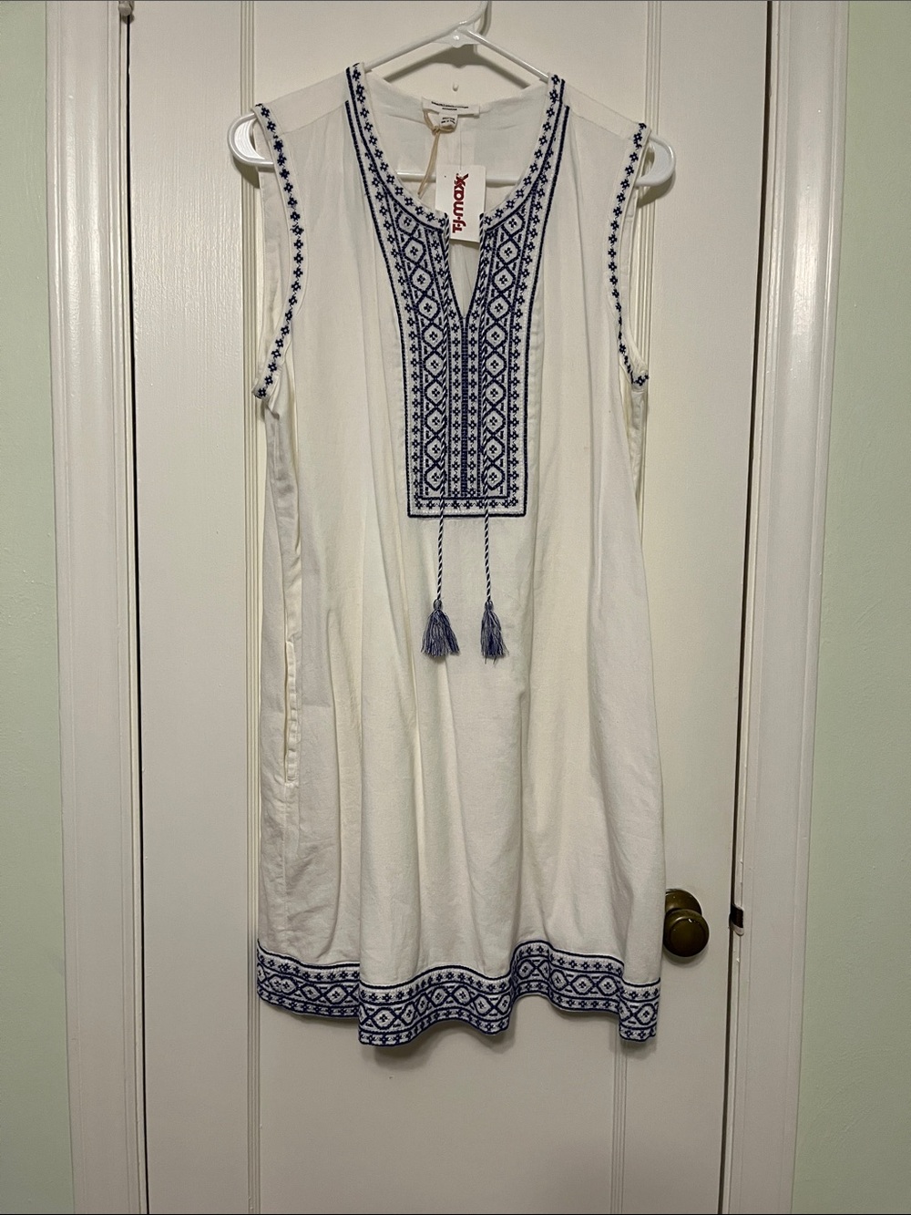 beachlunchlounge White Sleeveless Dress with Blue Embroidery